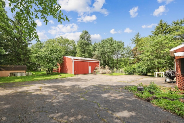 5 Baltimore Somerset Rd NE, Baltimore, OH 43105 - view of yard featuring an outbuilding