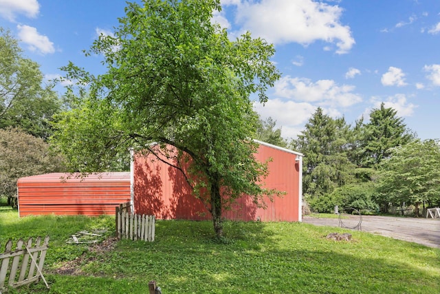 5 Baltimore Somerset Rd NE, Baltimore, OH 43105 - view of yard featuring an outbuilding and an outdoor structure