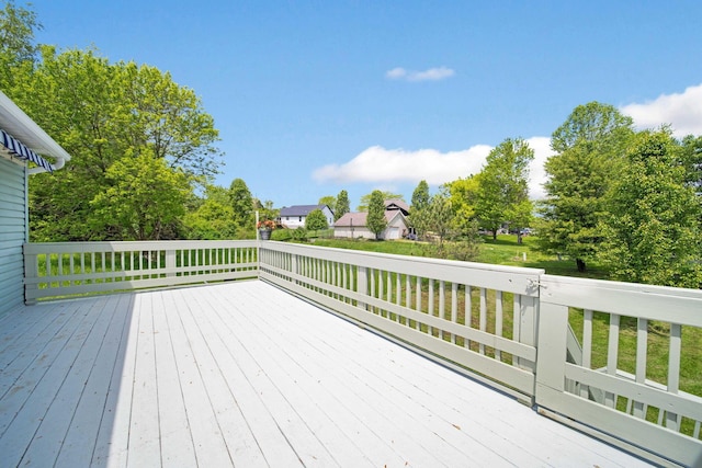 134 Hasbrouck Cir, Howard, OH 43028 - wooden deck featuring a lawn