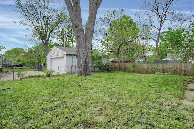 1666 Northridge Rd, Columbus, OH 43224 - view of yard featuring a detached garage