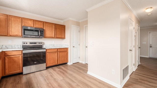 776 Brevard Cir, Pickerington, OH 43147 - kitchen featuring appliances with stainless steel finishes, light wood-type flooring, light countertops, brown cabinetry, and baseboards