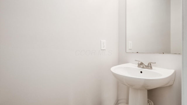 776 Brevard Cir, Pickerington, OH 43147 - bathroom with a sink
