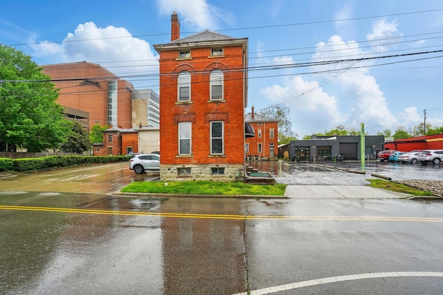696 Bank St, Columbus, OH 43206 - view of property with uncovered parking