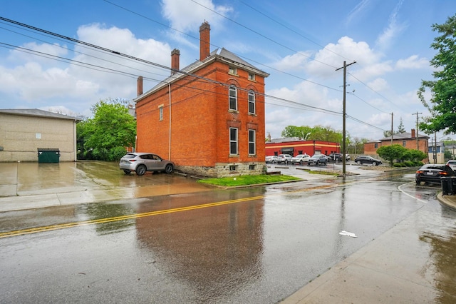 696 Bank St, Columbus, OH 43206 - view of asphalt road featuring curbs