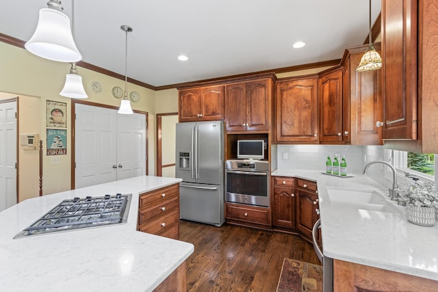 5098 Cascade Dr, Powell, OH 43065 - kitchen with stainless steel appliances, crown molding, a sink, dark wood finished floors, and decorative backsplash