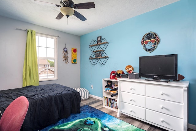 447 Wingate Pl, Mount Sterling, OH 43143 - bedroom featuring wood finished floors, a textured ceiling, baseboards, and ceiling fan