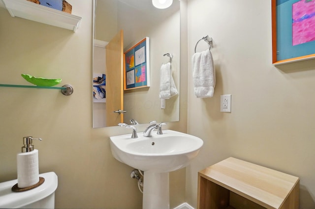 300 W Spring St Unit 515, Columbus, OH 43215 - bathroom featuring toilet