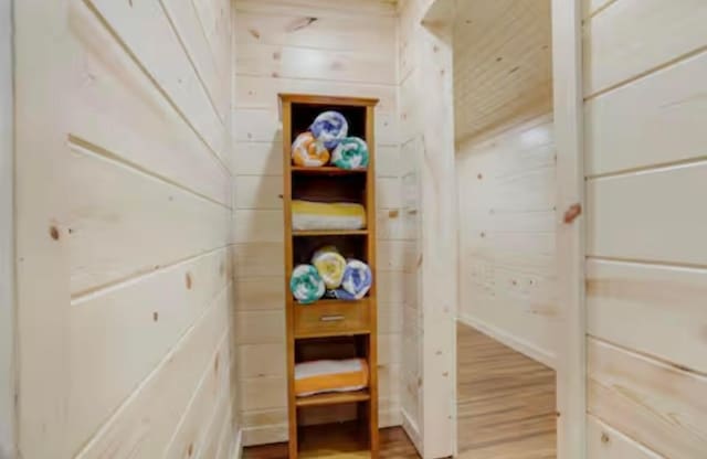 820 Pump Station Rd SE, Sugar Grove, OH 43155 - hall featuring wood finished floors