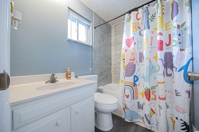 6729 Retton Rd, Reynoldsburg, OH 43068 - full bathroom featuring a textured ceiling, toilet, wood finished floors, vanity, and shower / bath combination with curtain