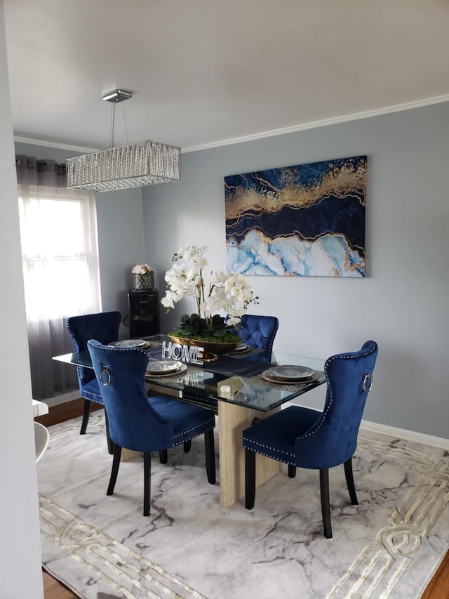 5060 Brinwood Pl, Columbus, OH 43232 - dining area with ornamental molding and baseboards