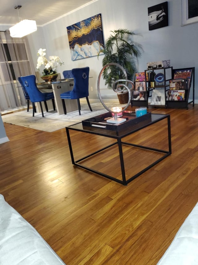 5060 Brinwood Pl, Columbus, OH 43232 - living room featuring wood finished floors, baseboards, and crown molding