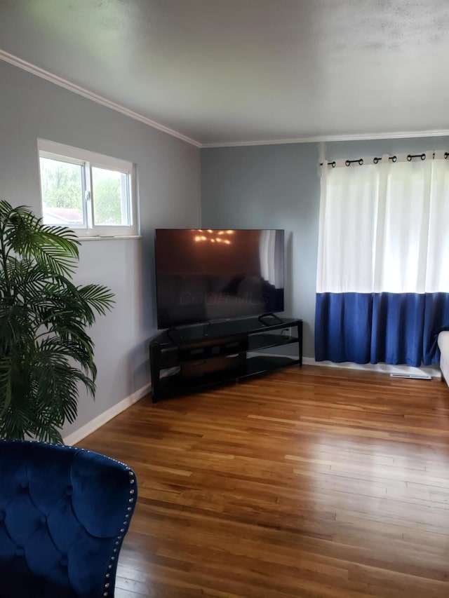 5060 Brinwood Pl, Columbus, OH 43232 - living area with crown molding, wood finished floors, and baseboards