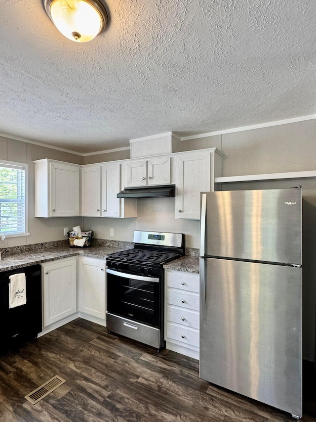 kitchen with stainless steel appliances, under cabinet range hood, a textured ceiling, dark wood finished floors, and white cabinets
