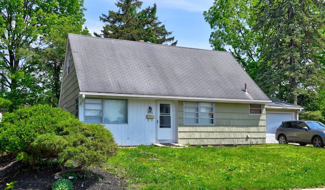 1934 Stratford Way, Columbus, OH 43219 - view of front facade featuring a front yard, roof with shingles, and a garage