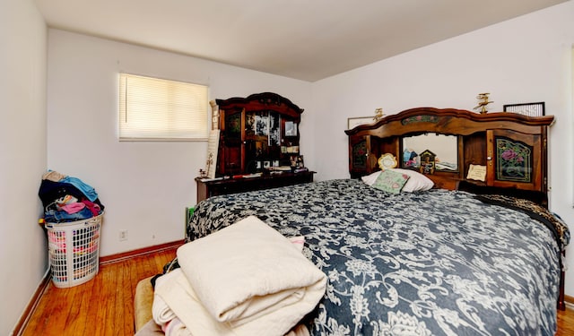 1934 Stratford Way, Columbus, OH 43219 - bedroom with wood finished floors and baseboards