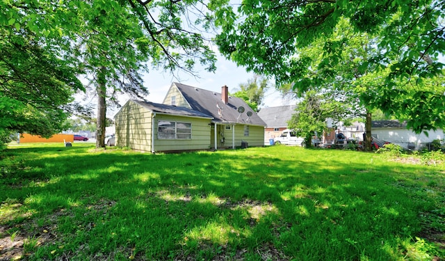 1934 Stratford Way, Columbus, OH 43219 - view of green lawn