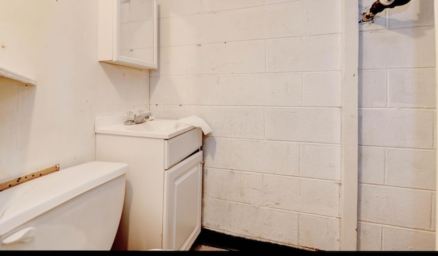 1934 Stratford Way, Columbus, OH 43219 - bathroom featuring vanity, toilet, and concrete block wall