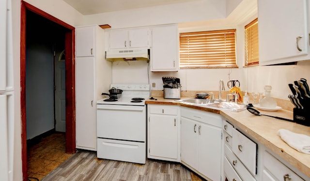 1934 Stratford Way, Columbus, OH 43219 - kitchen featuring under cabinet range hood, electric stove, light countertops, white cabinets, and a sink