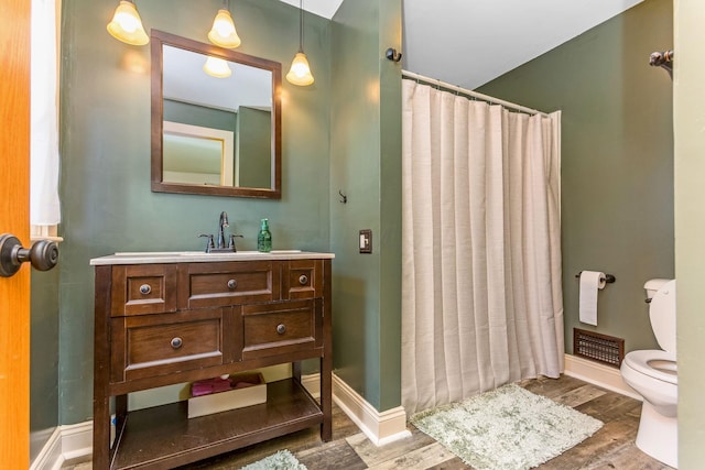 200 Park Ave, New Lexington, OH 43764 - full bath featuring toilet, wood finished floors, vanity, and curtained shower