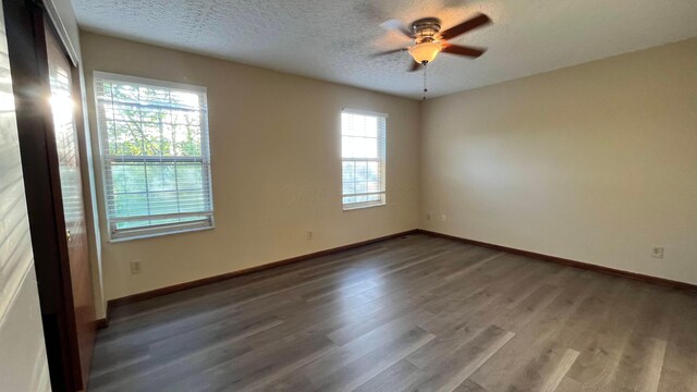 7586 Jenkins Dr, Canal Winchester, OH 43110 - empty room with ceiling fan, wood finished floors, baseboards, and a textured ceiling
