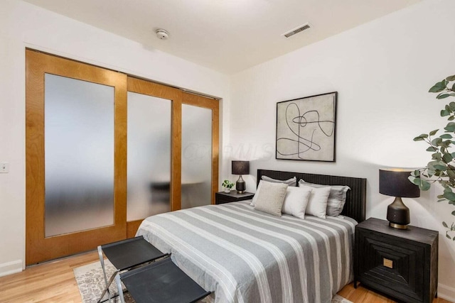 106 N High St Unit 504, Columbus, OH 43215 - bedroom with light wood-type flooring