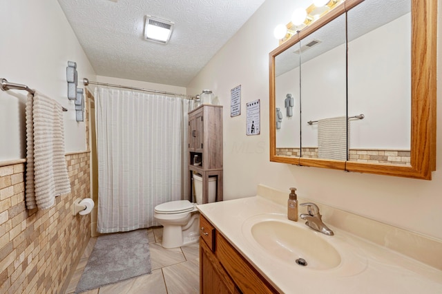 7684 Stout Rd, Circleville, OH 43113 - full bathroom with toilet, a textured ceiling, vanity, a shower with curtain, and tile walls