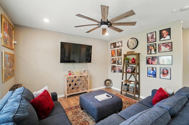 4410 Holstein Dr, Columbus, OH 43207 - living area featuring ceiling fan, wood finished floors, recessed lighting, and baseboards