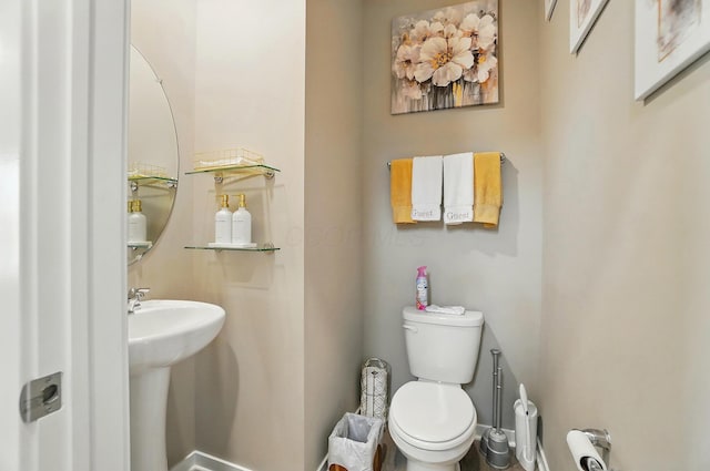 4410 Holstein Dr, Columbus, OH 43207 - bathroom with toilet and baseboards
