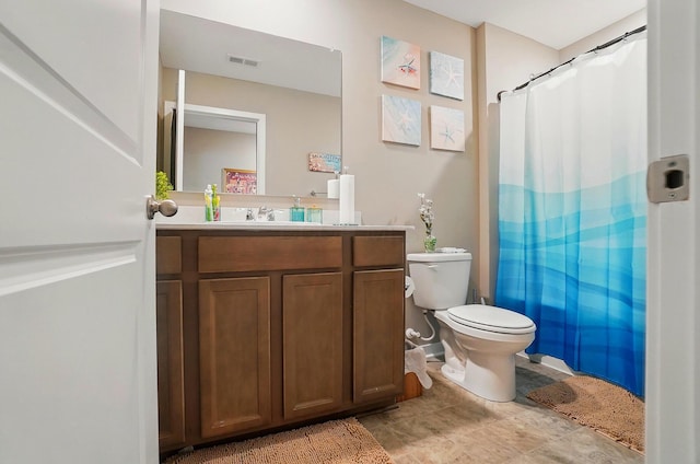 4410 Holstein Dr, Columbus, OH 43207 - bathroom with toilet, vanity, and curtained shower