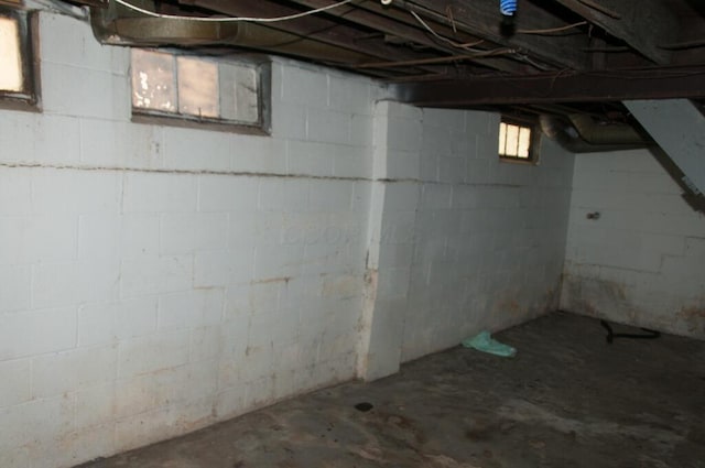 1275 Briarwood Ave, Columbus, OH 43211 - view of below grade area