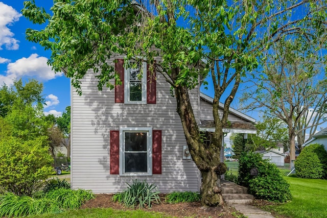 229 Pennsylvania Ave, Marion, OH 43302 - view of home's exterior featuring a lawn