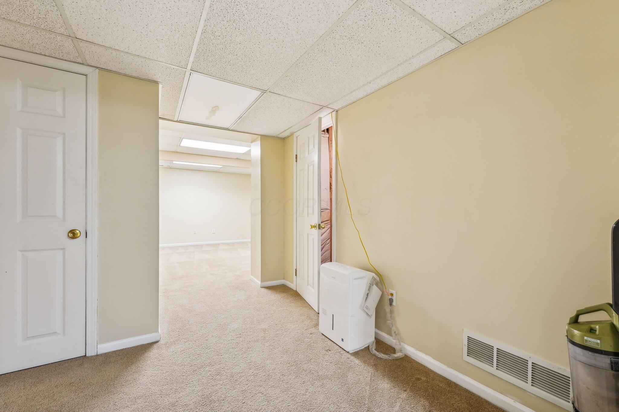 9067 Kingsley Dr, Reynoldsburg, OH 43068 - photo 45