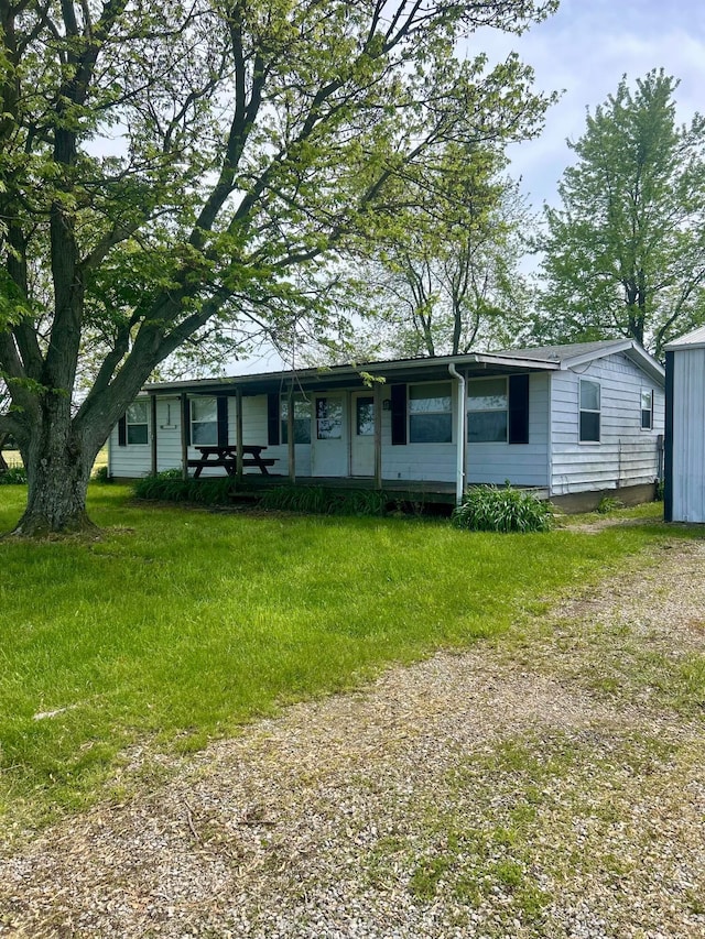 3617 Waugh Rd, Frankfort, OH 45628 - ranch-style house with a front lawn