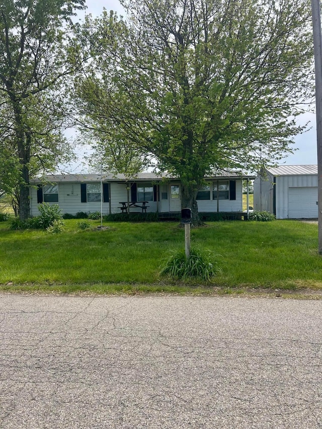 3617 Waugh Rd, Frankfort, OH 45628 - ranch-style house featuring a front yard