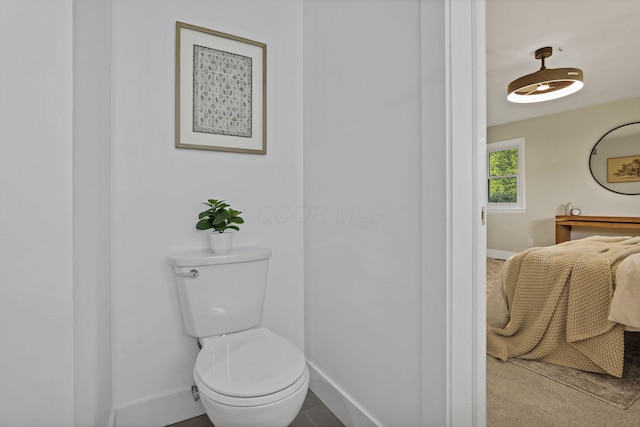 2095 Mccoy Rd, Upper Arlington, OH 43220 - bathroom with baseboards and toilet