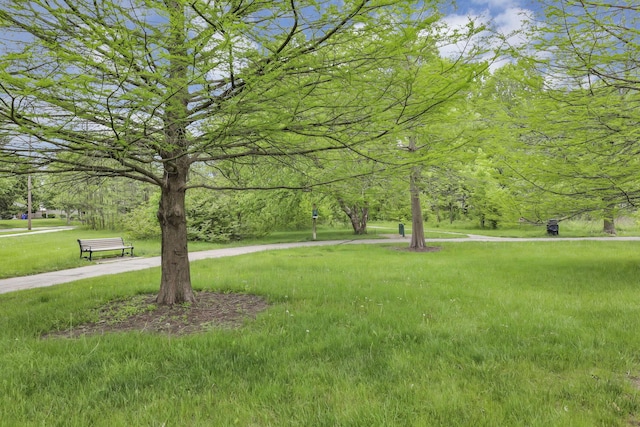 2095 Mccoy Rd, Upper Arlington, OH 43220 - view of property's community with a lawn
