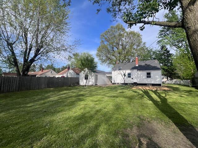 985 S Yearling Rd, Columbus, OH 43227 - view of yard
