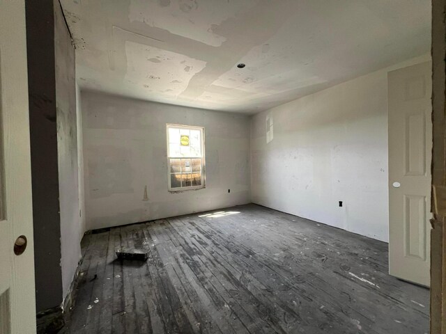 542-544 Trevitt St, Columbus, OH 43203 - empty room with hardwood / wood-style floors