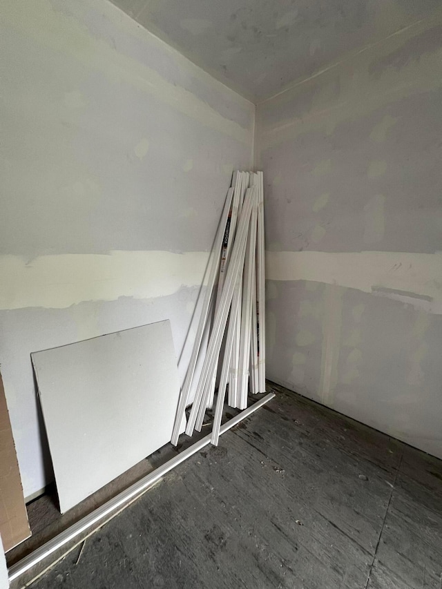 542-544 Trevitt St, Columbus, OH 43203 - unfurnished room with wood finished floors