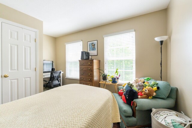 5073 Thornwood Dr, Westerville, OH 43082 - bedroom with an office area