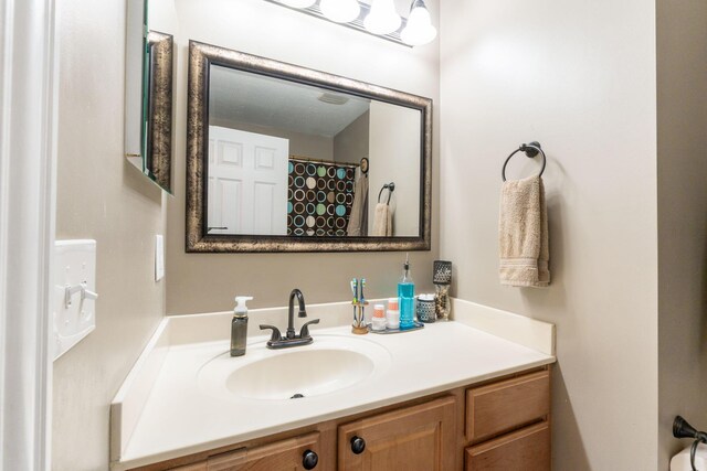 5073 Thornwood Dr, Westerville, OH 43082 - full bath with vanity