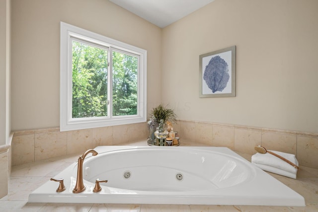 504 W Orange Rd, Delaware, OH 43015 - full bath with a tub with jets