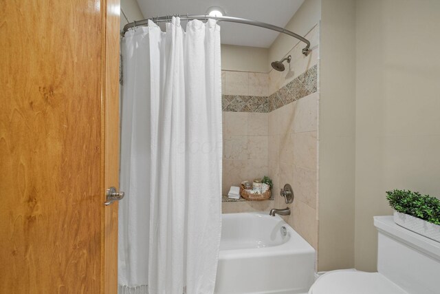 504 W Orange Rd, Delaware, OH 43015 - full bath with toilet and shower / bath combo with shower curtain
