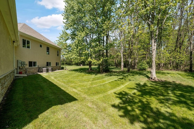 504 W Orange Rd, Delaware, OH 43015 - view of green lawn featuring cooling unit