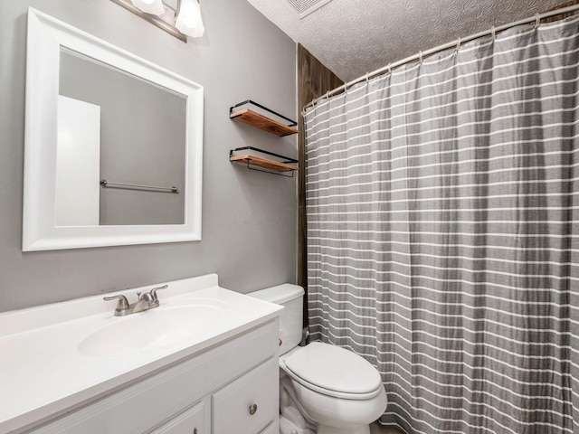 1520 Dickson Dr, Columbus, OH 43228 - full bath featuring toilet, a textured ceiling, vanity, and a shower with curtain