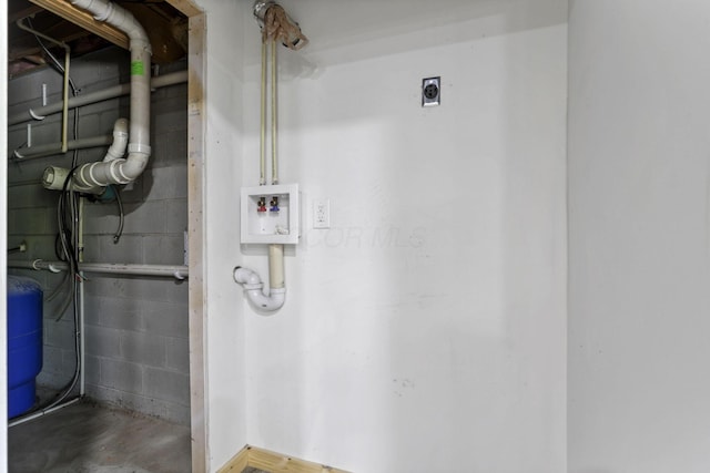 7205 W Grubb Rd NE, Thornville, OH 43076 - bathroom featuring concrete floors