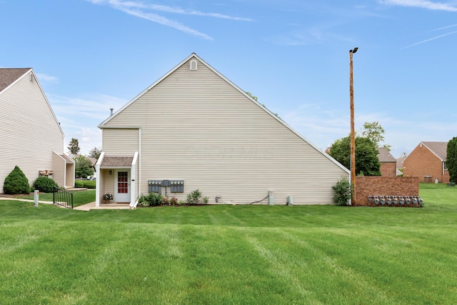 144 W Ticonderoga Dr Unit H, Westerville, OH 43081 - view of side of property with a yard