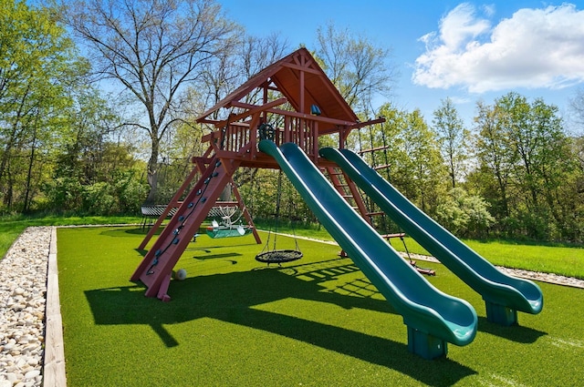 8070 Harriott Rd, Dublin, OH 43017 - view of play area featuring a yard