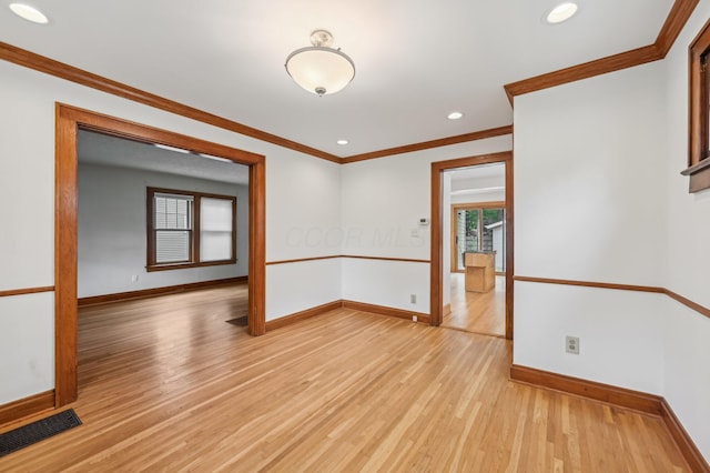 467 Brevoort Rd, Columbus, OH 43214 - empty room featuring light wood finished floors, baseboards, healthy amount of natural light, crown molding, and recessed lighting