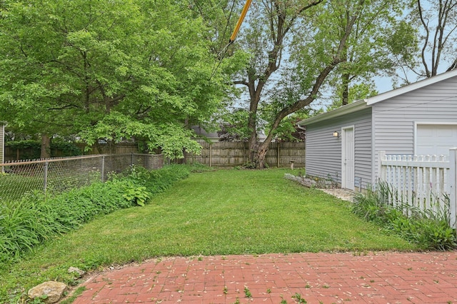 467 Brevoort Rd, Columbus, OH 43214 - view of yard